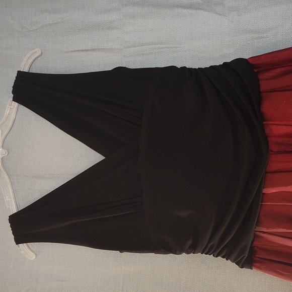 S.L. Fashion Dress - Picture 3 of 7